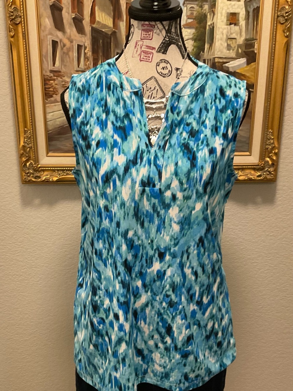Jones New York Teal, Aqua and Blue Abstract Sleeveless V‑Neck Blouse
